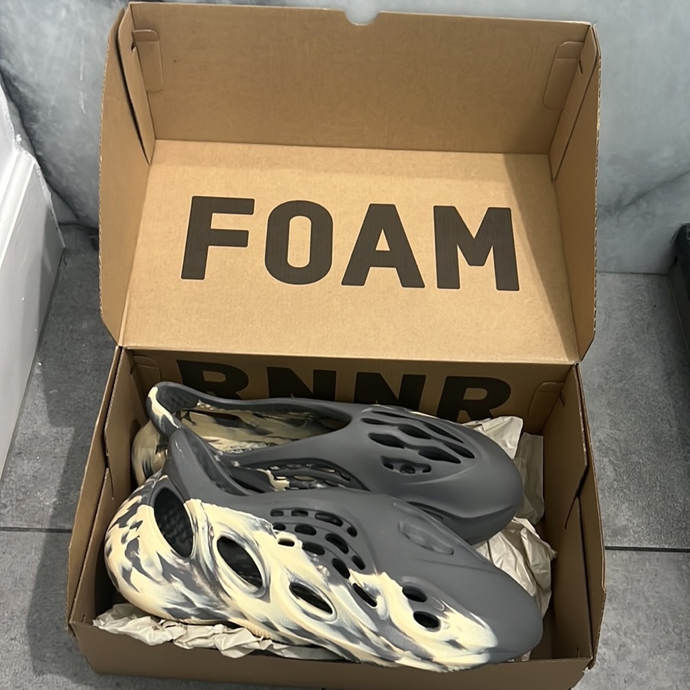 Adidas Yeezy Foam Runner MX “Moon Gray” US 10